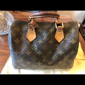 Authentic Louis Vuitton Speedy 25 monogram
